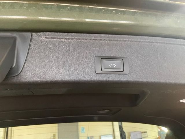 Audi A4 Avant 40 TFSI S line - Samsaru's Car Outlet