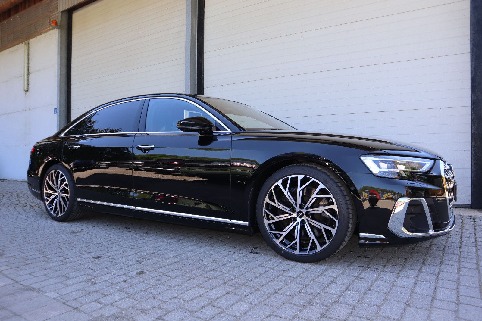 Audi A8L 60 TFSIe lang exclusive - Samsaru's Car Outlet