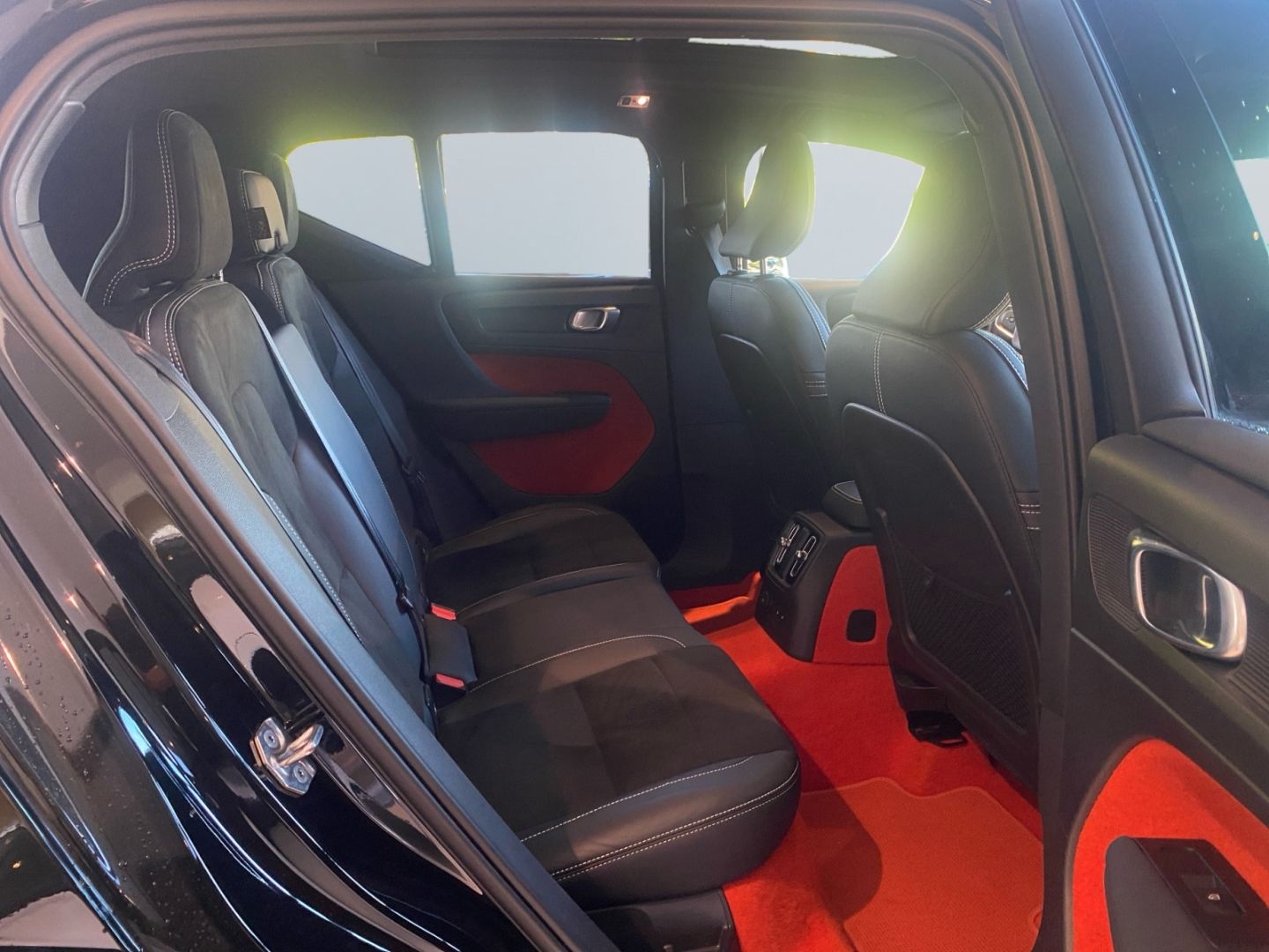 Volvo XC40 T5 Recharge DKG R-Design *AHK*360°*Pano*H/K