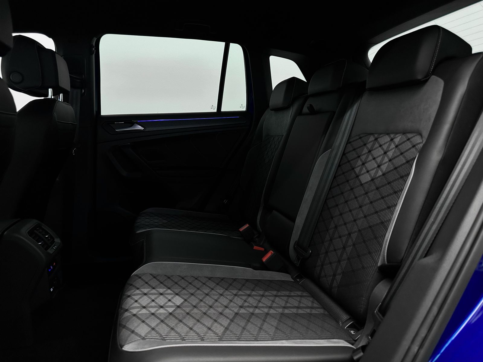 Volkswagen Tiguan R-Line - Samsaru's Car Outlet