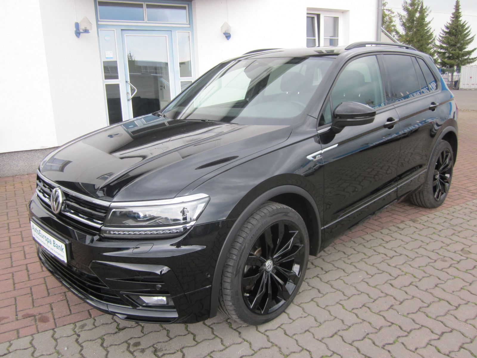 Volkswagen Tiguan 4M R-Line Black - Samsaru's Car Outlet