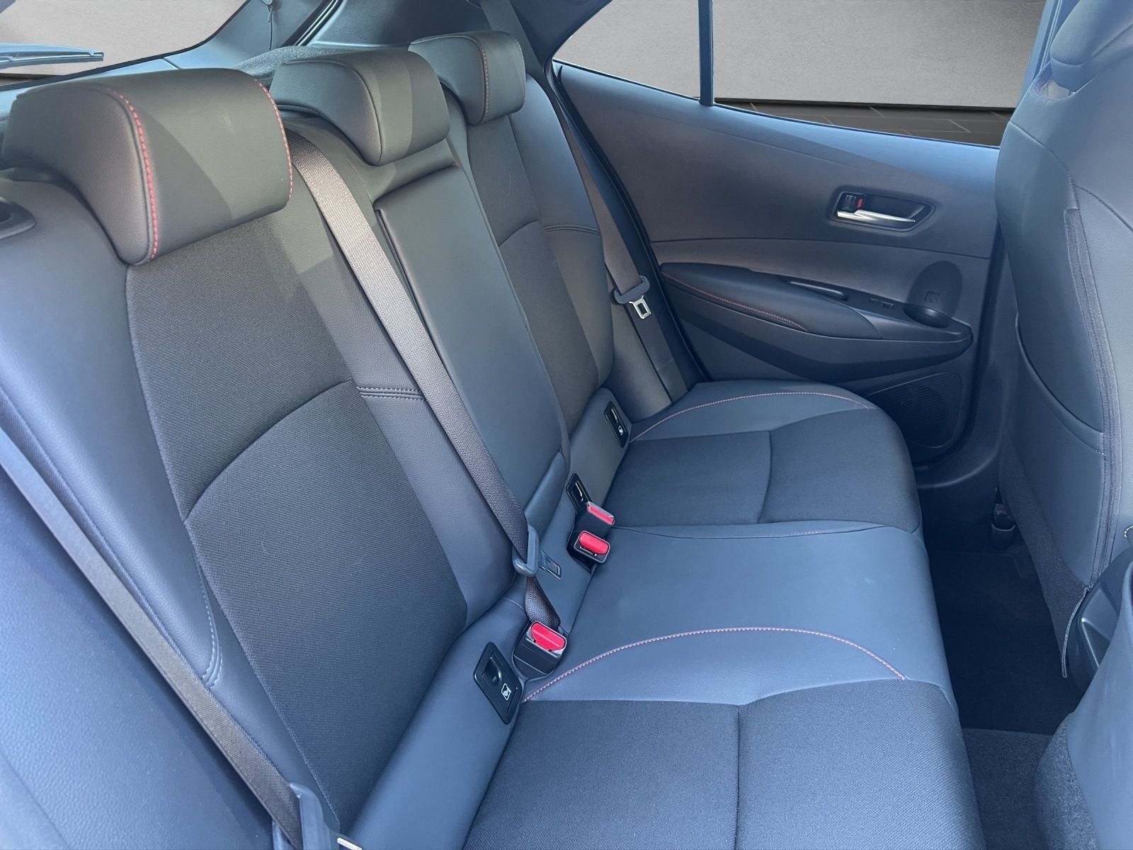Toyota Corolla 2.0 Hybrid GR Sport 1HD+NAVI+CARPLAY+PDC