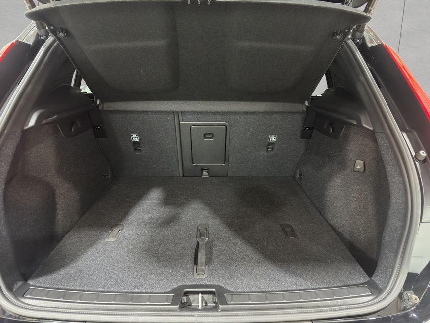 Volvo XC40 B3 B DKG Core *NAVI*CAR PLAY*RFK*