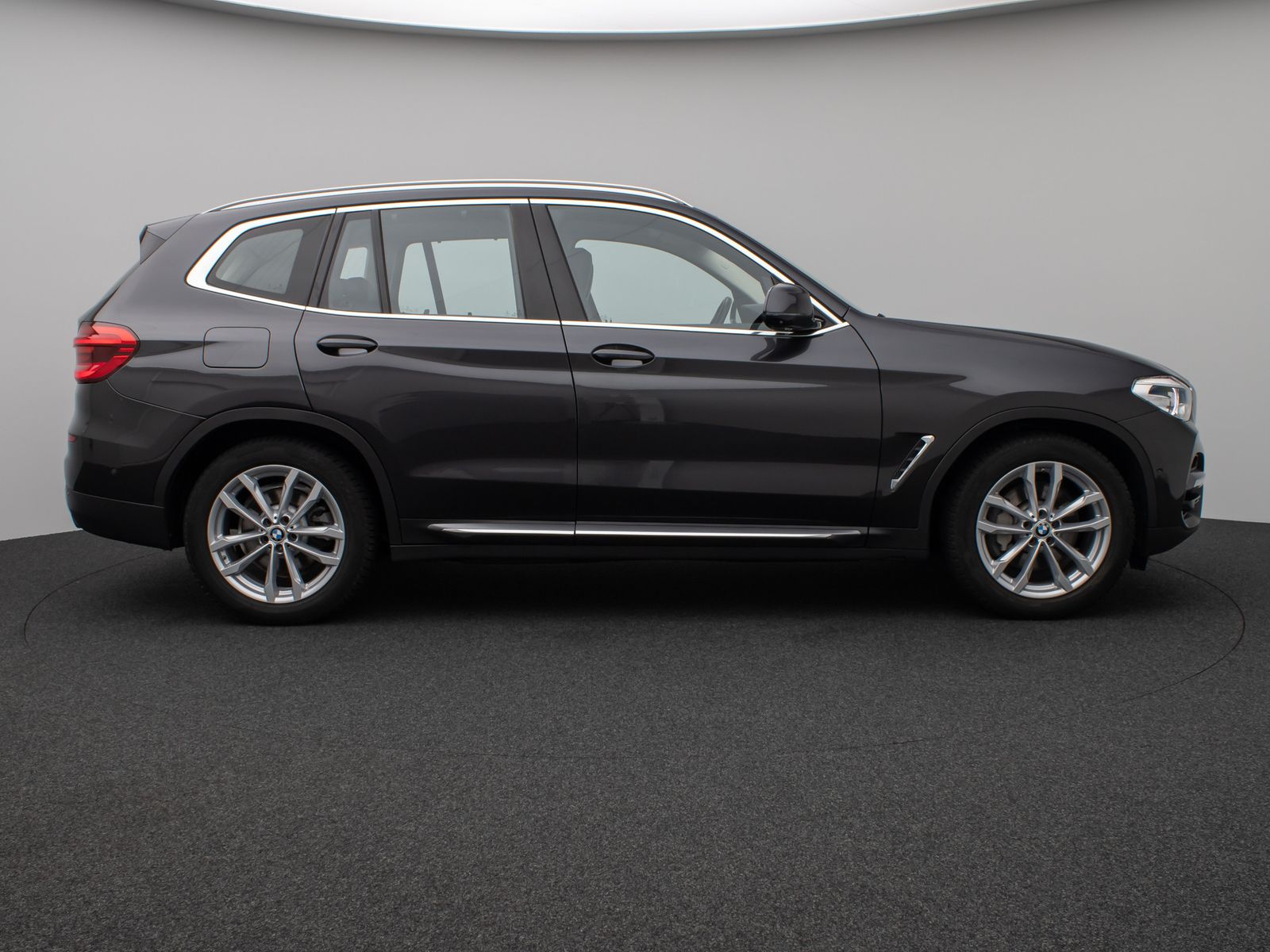 BMW X3 xD30d LuxuryLine - Samsaru's Car Outlet