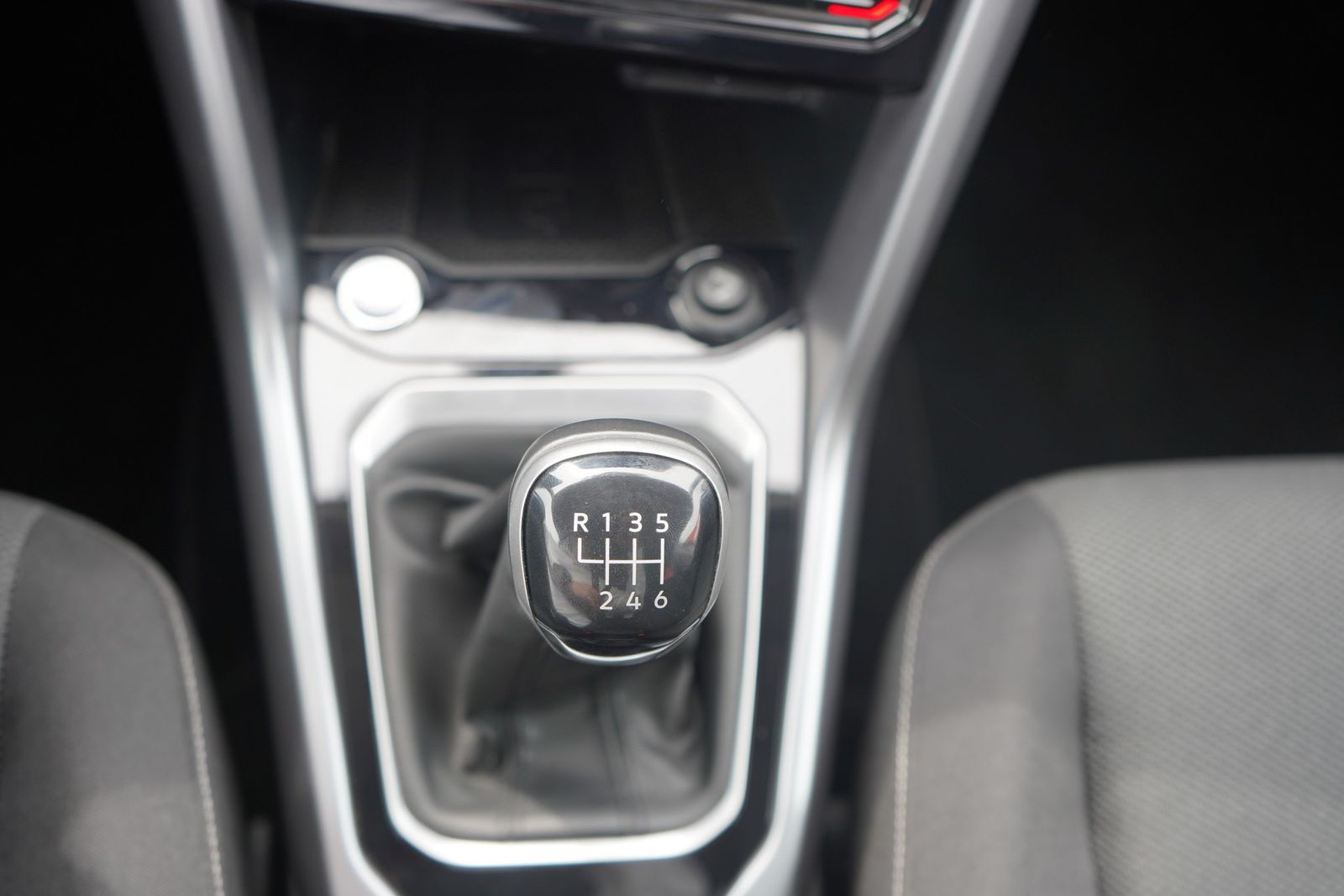 Volkswagen T-Roc 1.0 TSI Life - Samsaru's Car Outlet