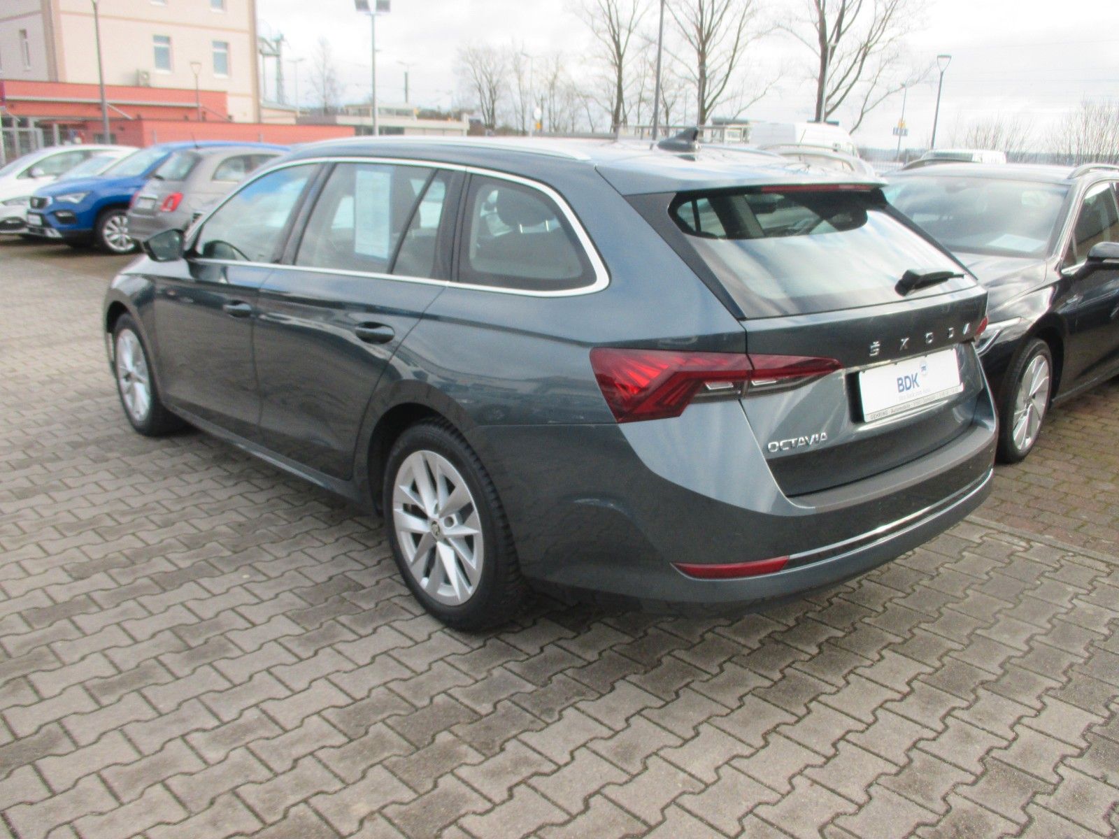 Skoda Octavia Combi 1.5 TSI STYLE - Samsaru's Car Outlet