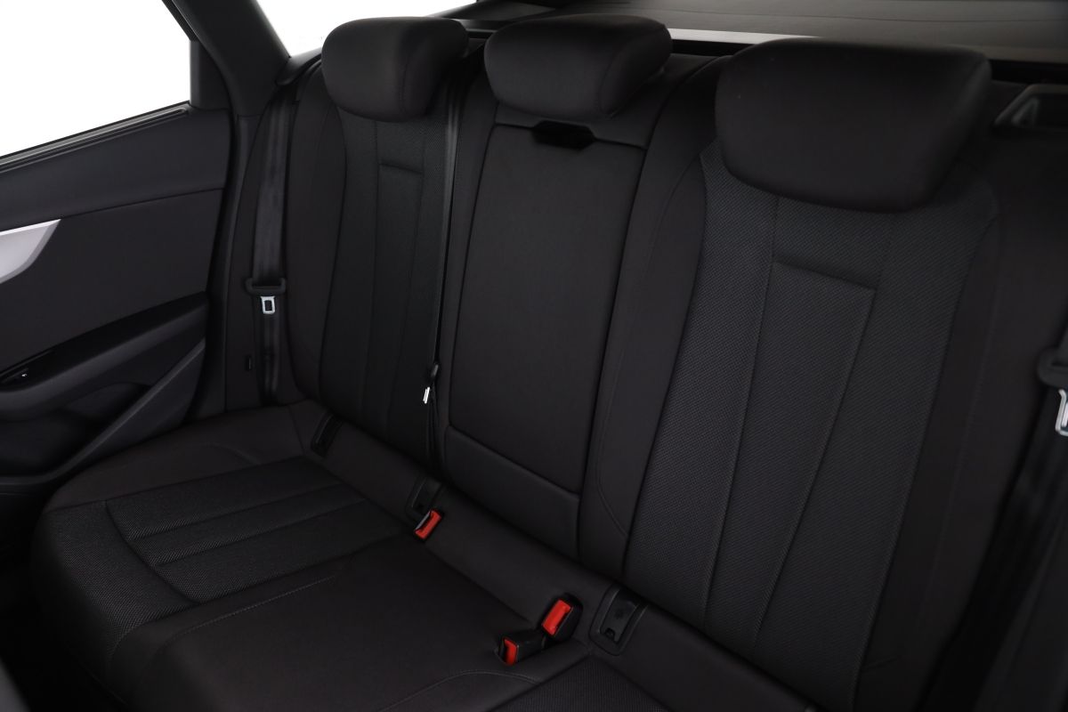 Audi A4 Avant 40 TFSI quattro advanced - Samsaru's Car Outlet