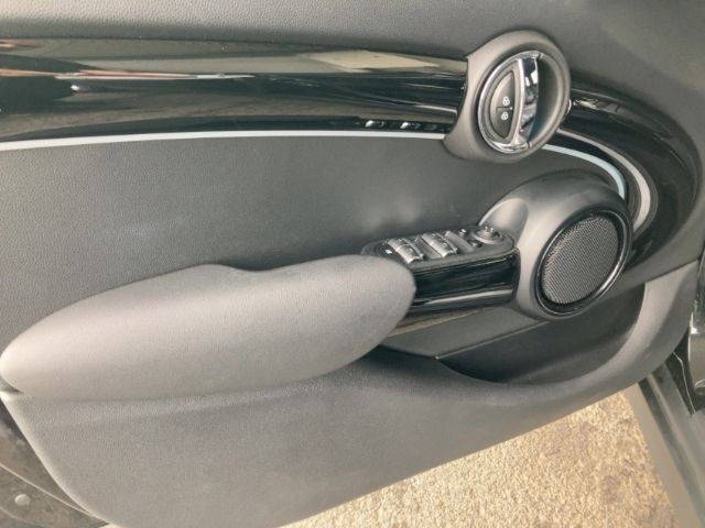 MINI Cooper PremiumPak - Samsaru's Car Outlet