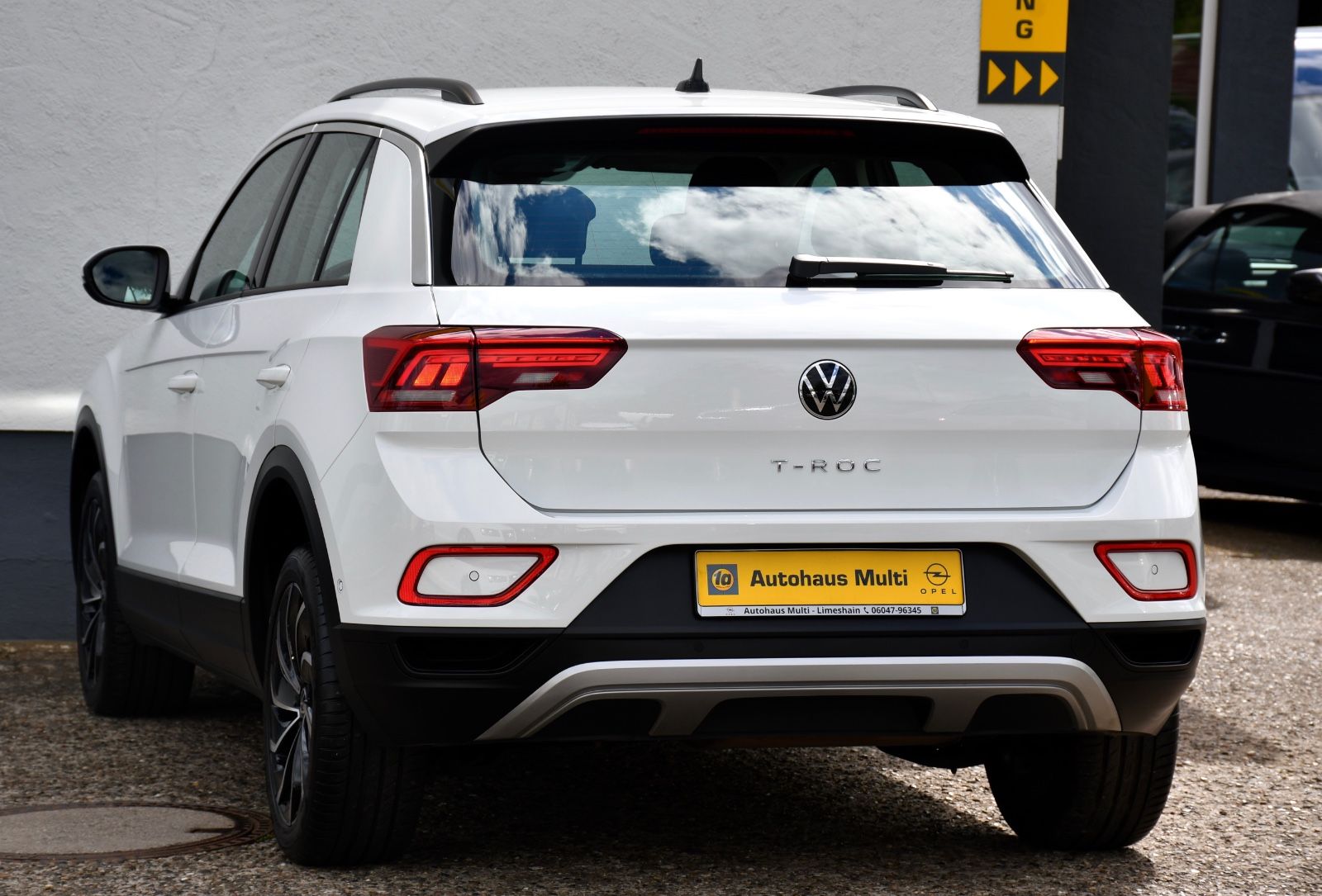 Volkswagen T-Roc Life - Samsaru's Car Outlet