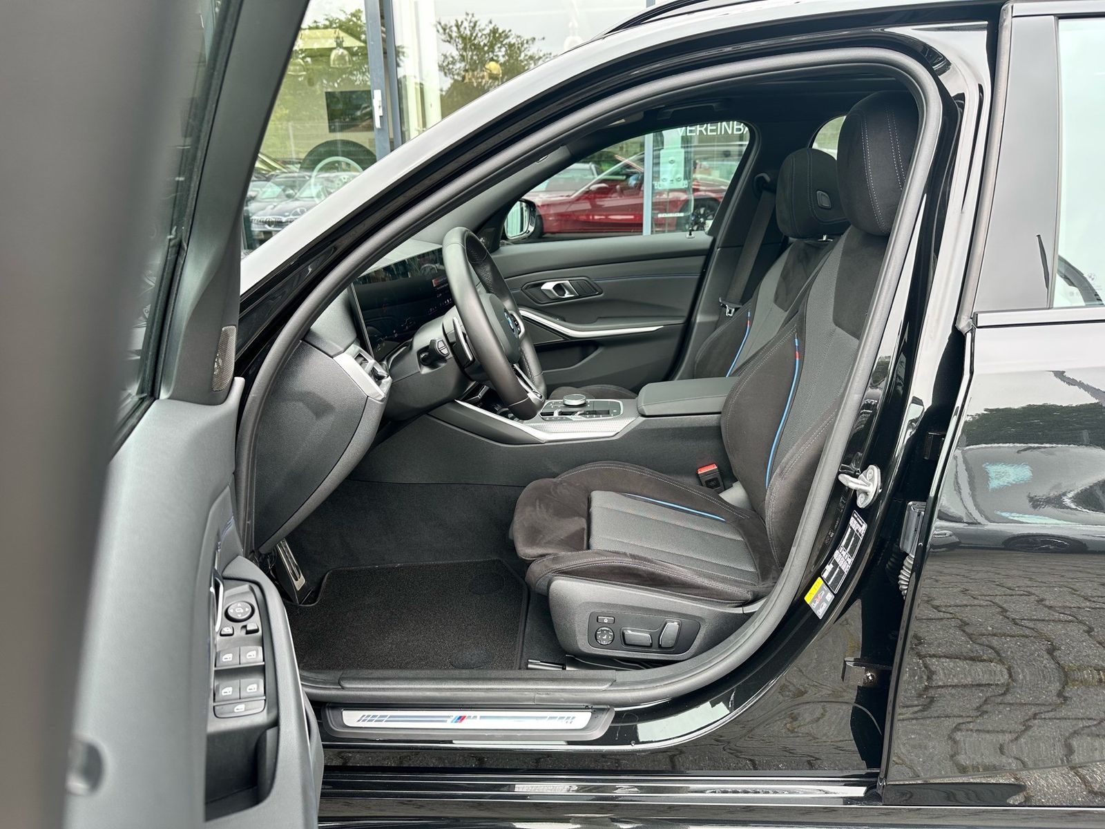 BMW 330e Touring M Sport //Pano H&K Stop&Go AHK