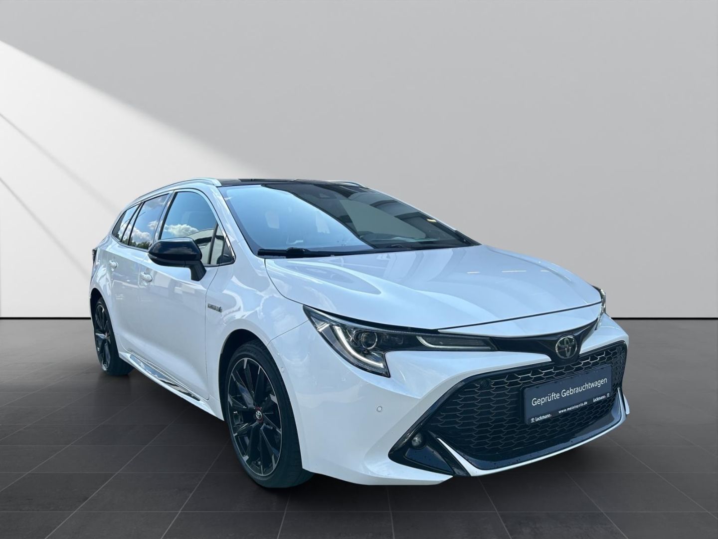 Toyota Corolla 2.0 Touring Sports Hybrid GR Sport - Samsaru's Car Outlet
