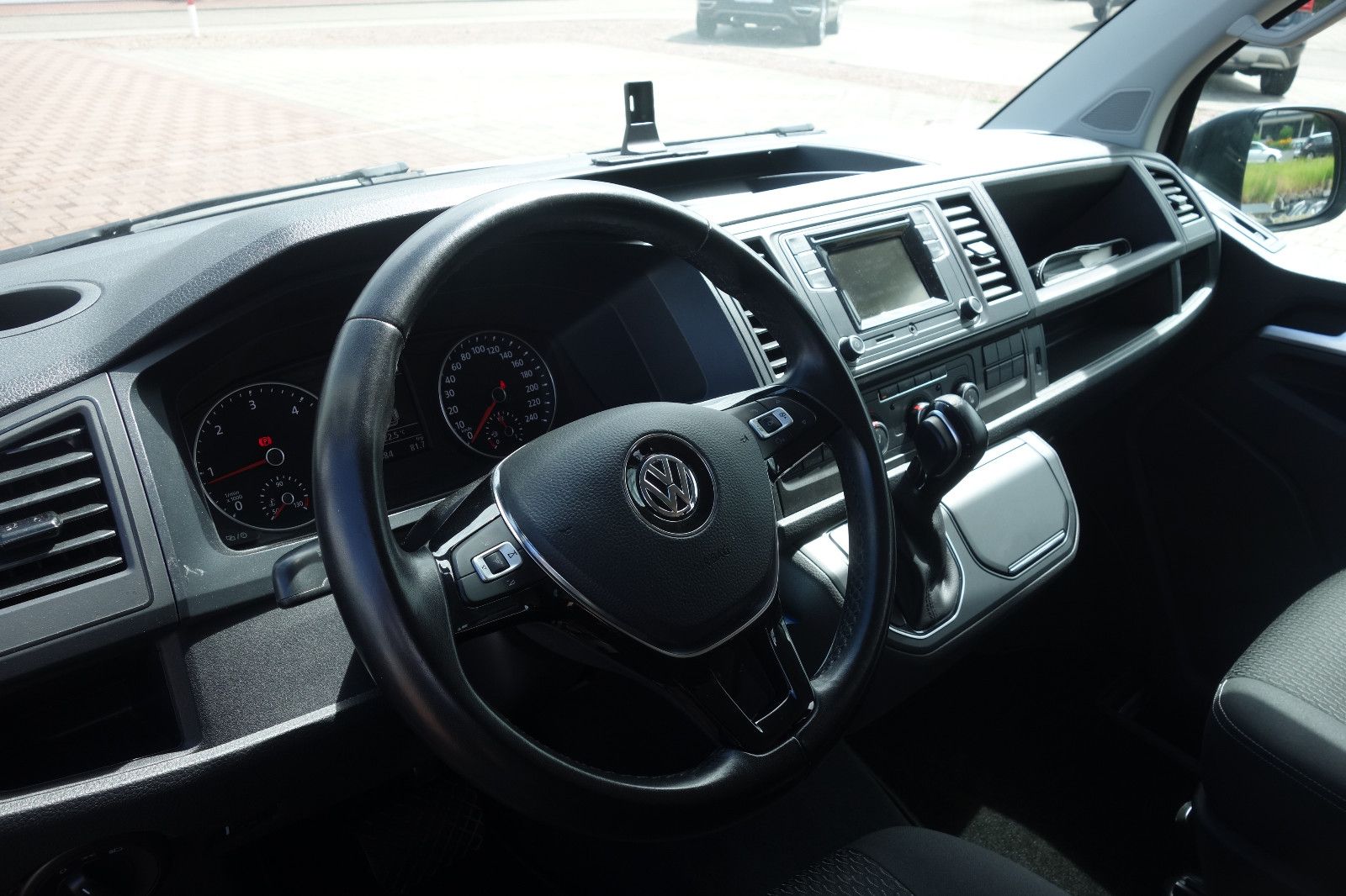 Volkswagen T6 Multivan - Samsaru's Car Outlet