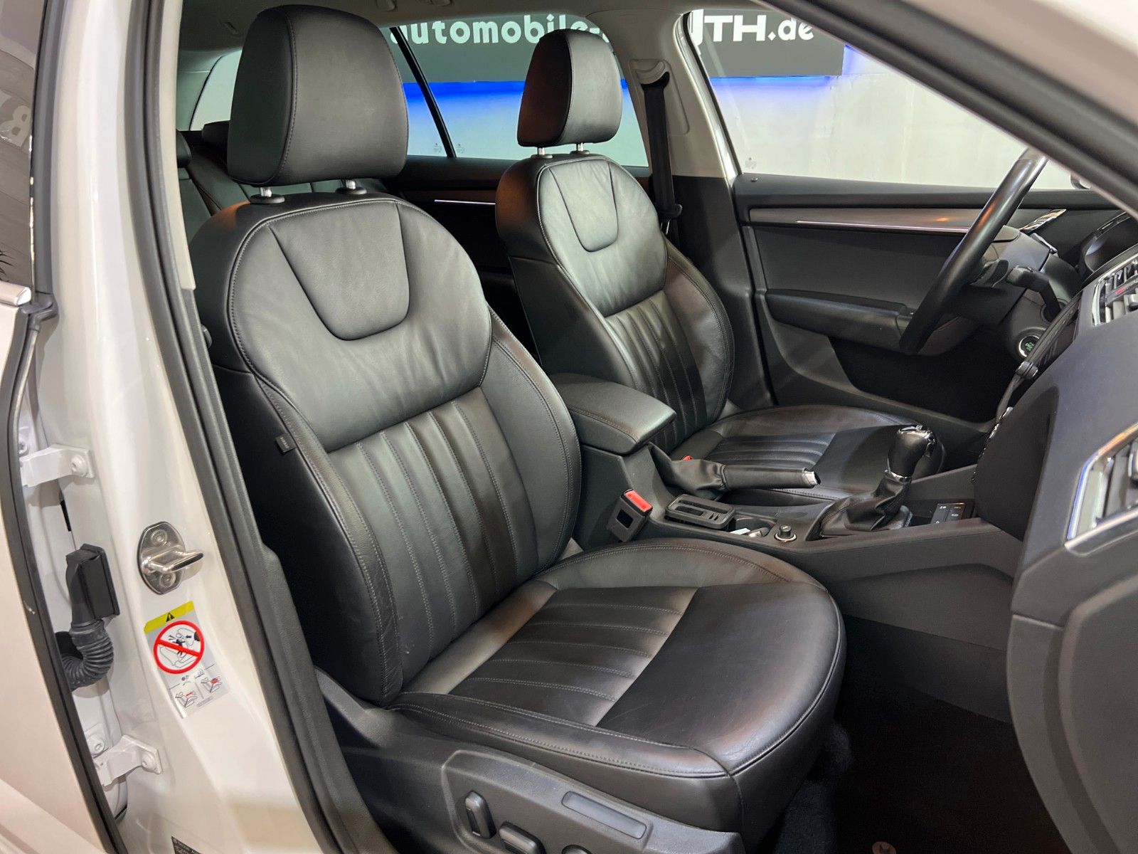 Skoda Octavia Combi Premium Edition - Samsaru's Car Outlet