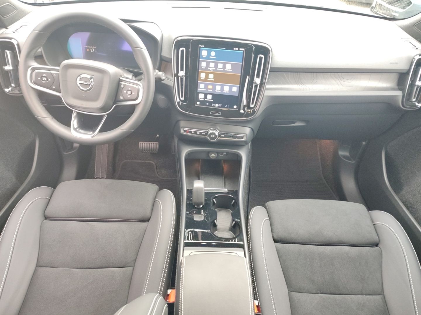 Volvo XC40 Pure Electric StHZG AHK Navi RFK Klimaaut S