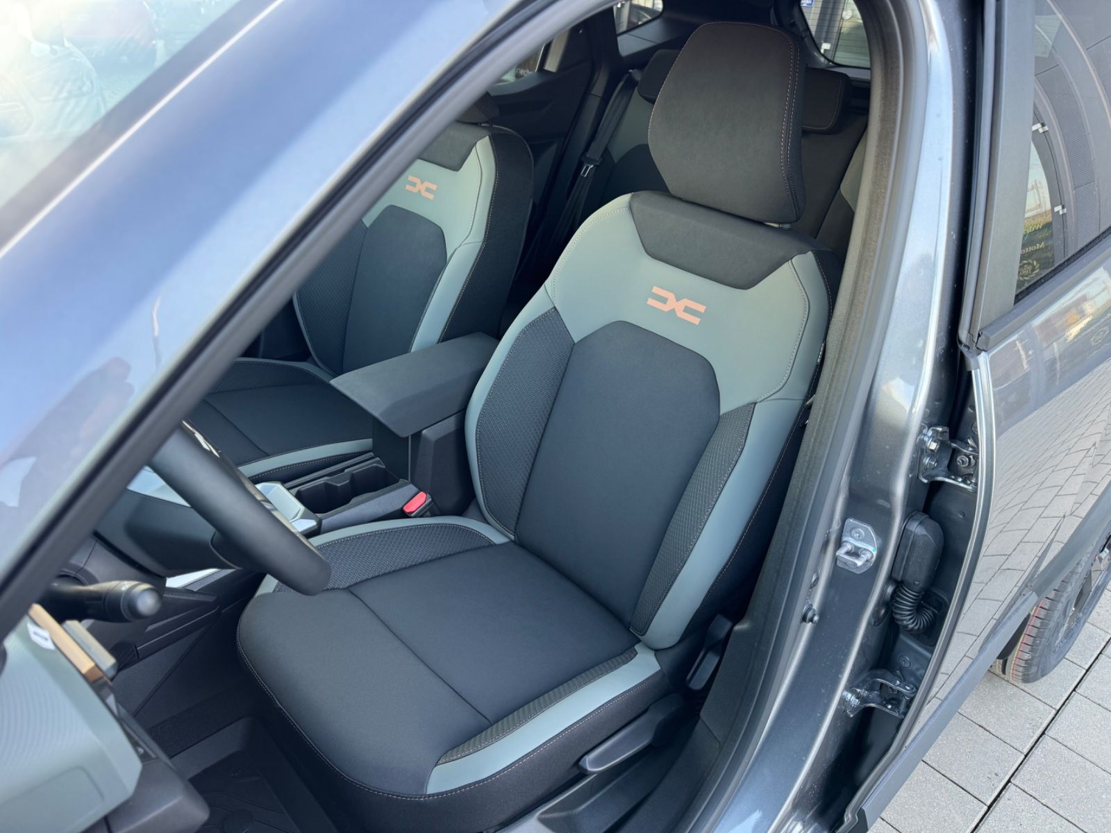 Dacia Duster III Hybrid 140 Extreme - Samsaru's Car Outlet