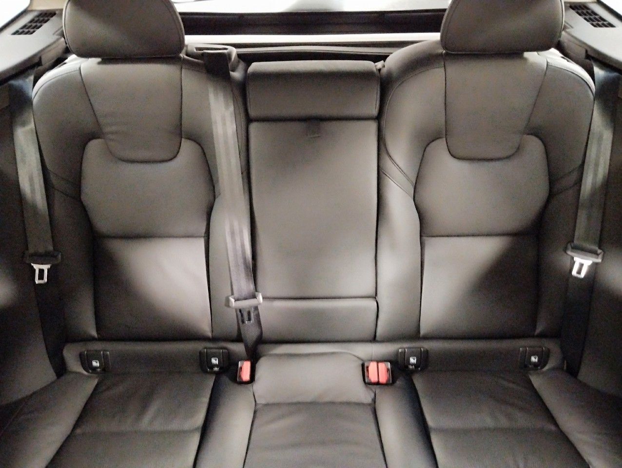 Volvo XC60 B4 Plus Dark Diesel AWD - Samsaru's Car Outlet