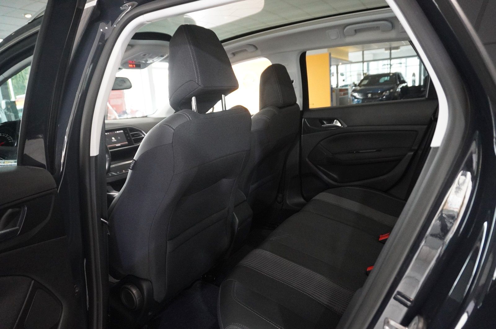 Peugeot 308 SW 1.5D ALLURE - Samsaru's Car Outlet