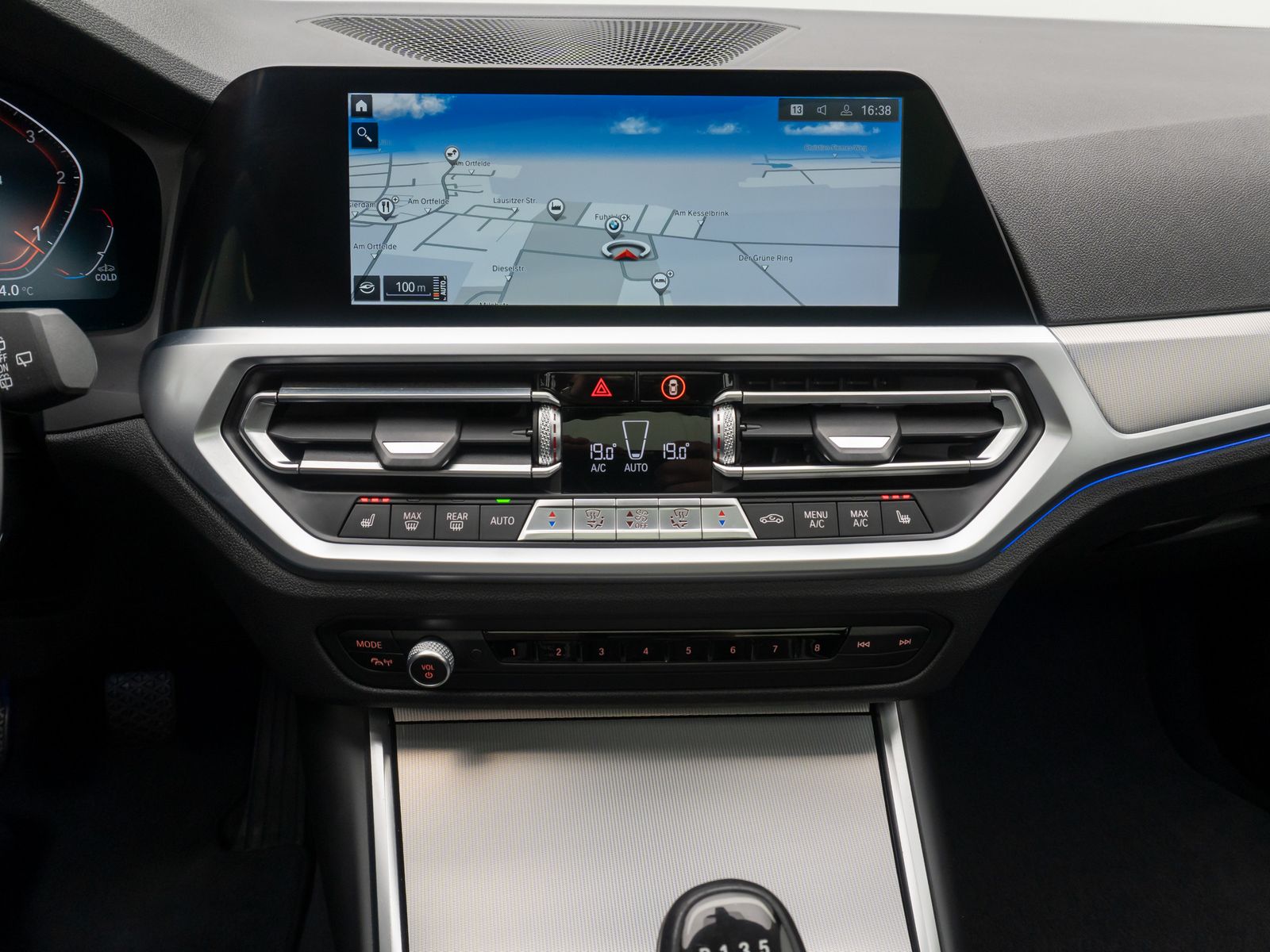 BMW 320d Sport Line - Samsaru's Car Outlet