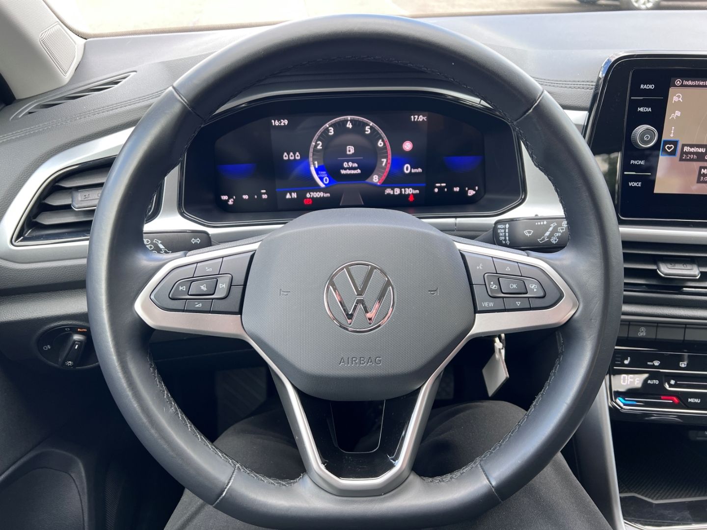 Volkswagen T-Roc 1.0TSI Life - Samsaru's Car Outlet