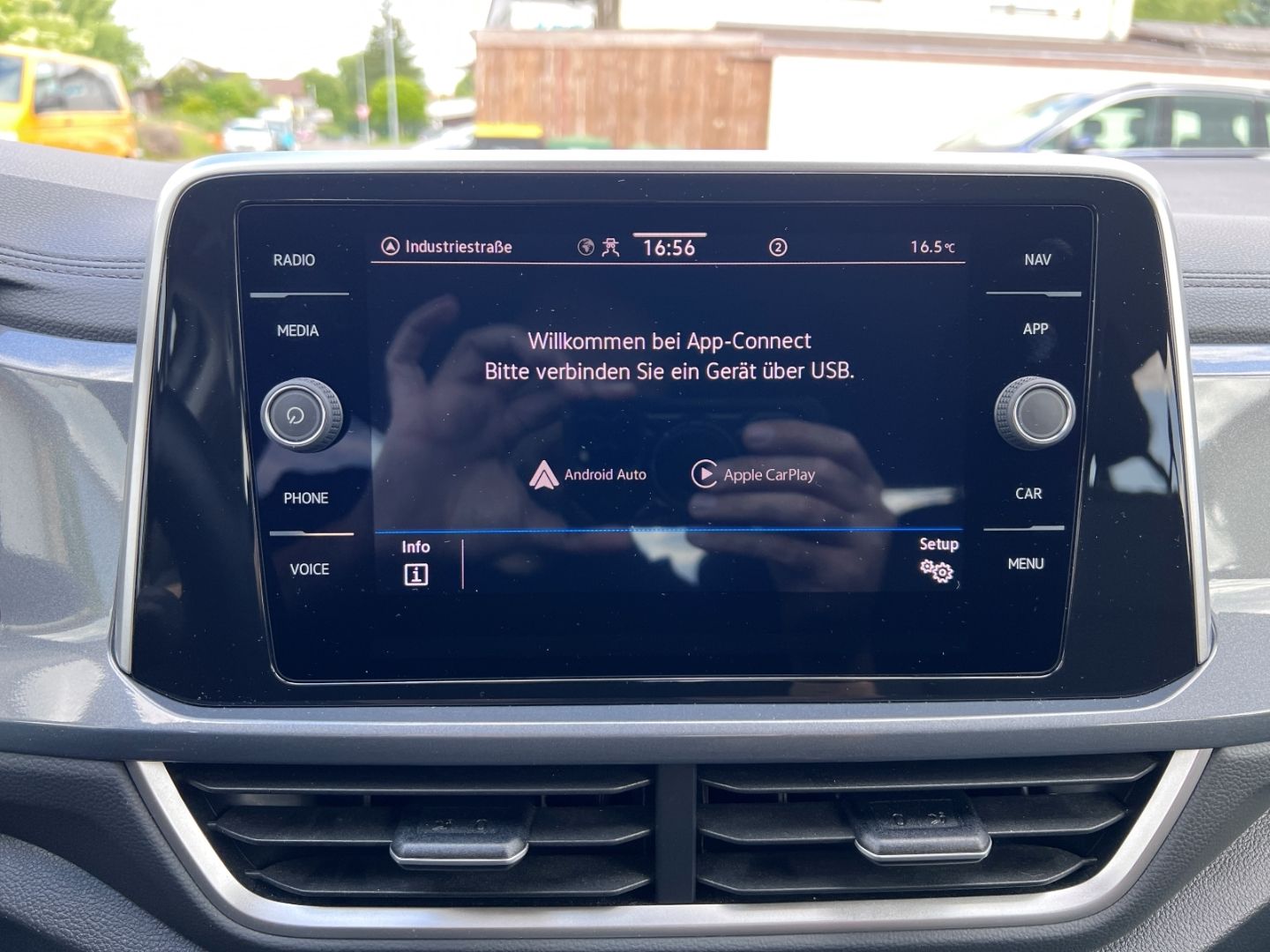 Volkswagen T-Roc 1.0TSI Style - Samsaru's Car Outlet