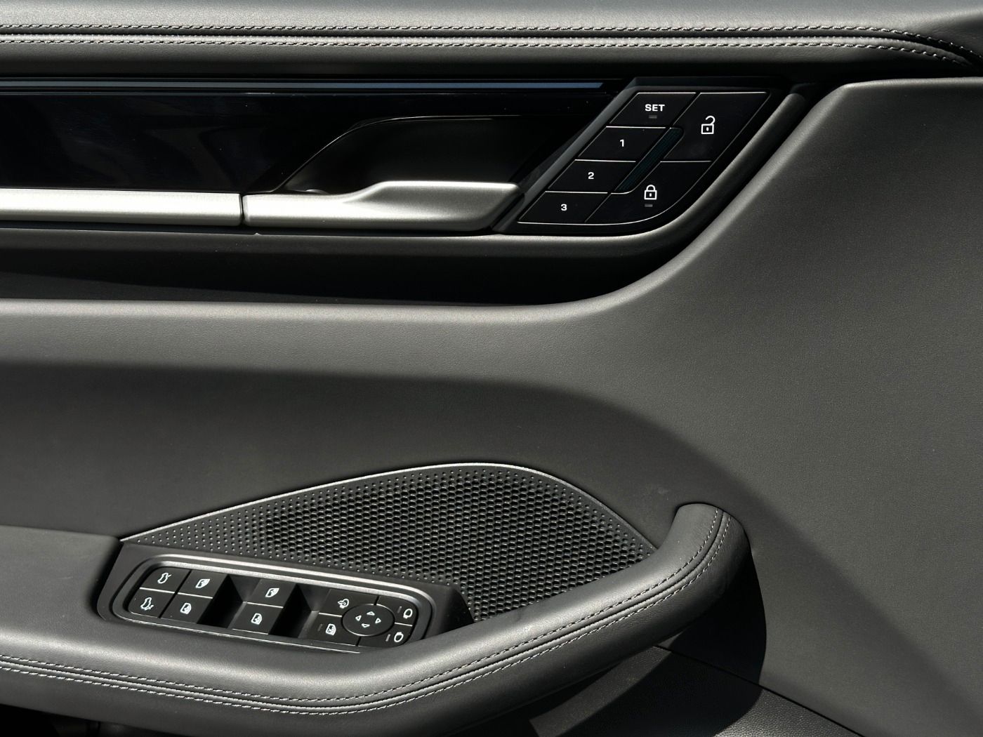 Porsche Macan 4 - Samsaru's Car Outlet