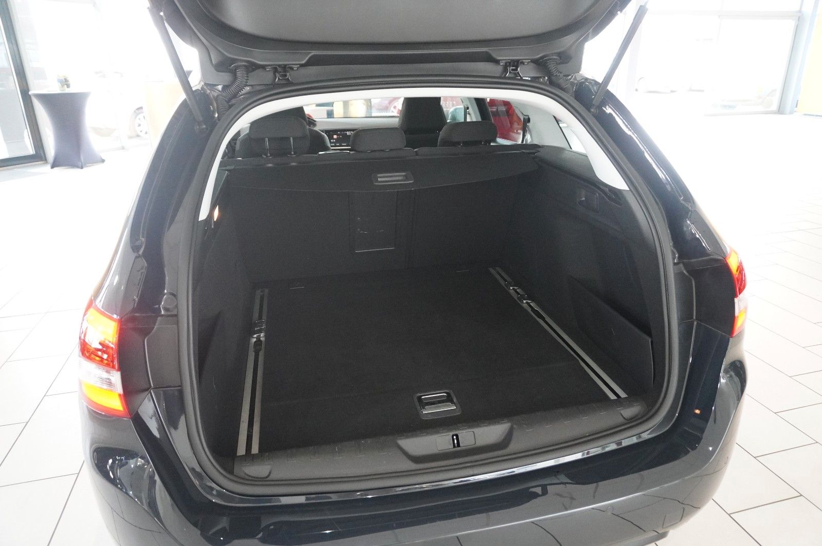 Peugeot 308 SW 1.5D ALLURE - Samsaru's Car Outlet