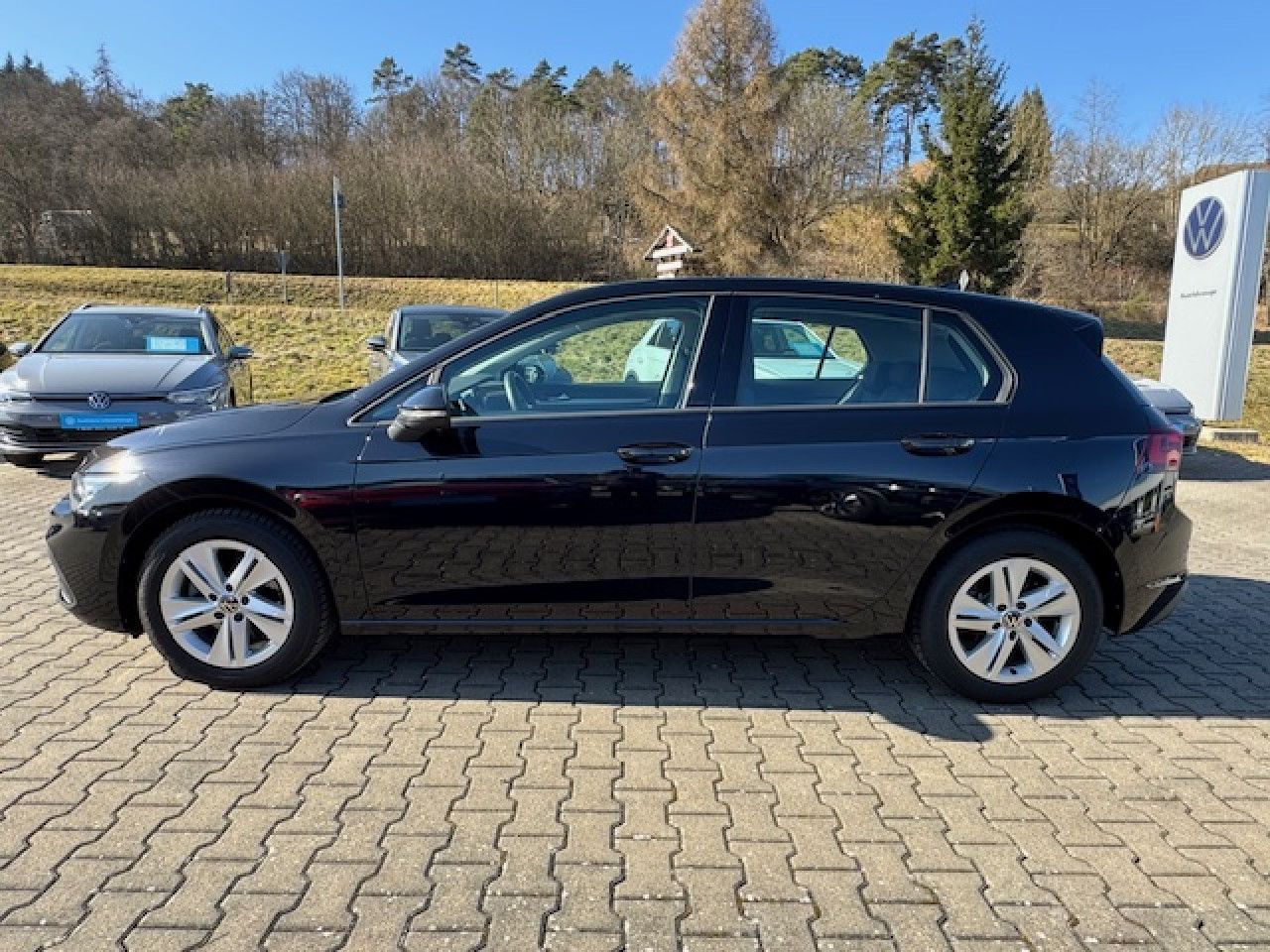 Volkswagen Golf VIII Life 1.5 TSI - Samsaru's Car Outlet