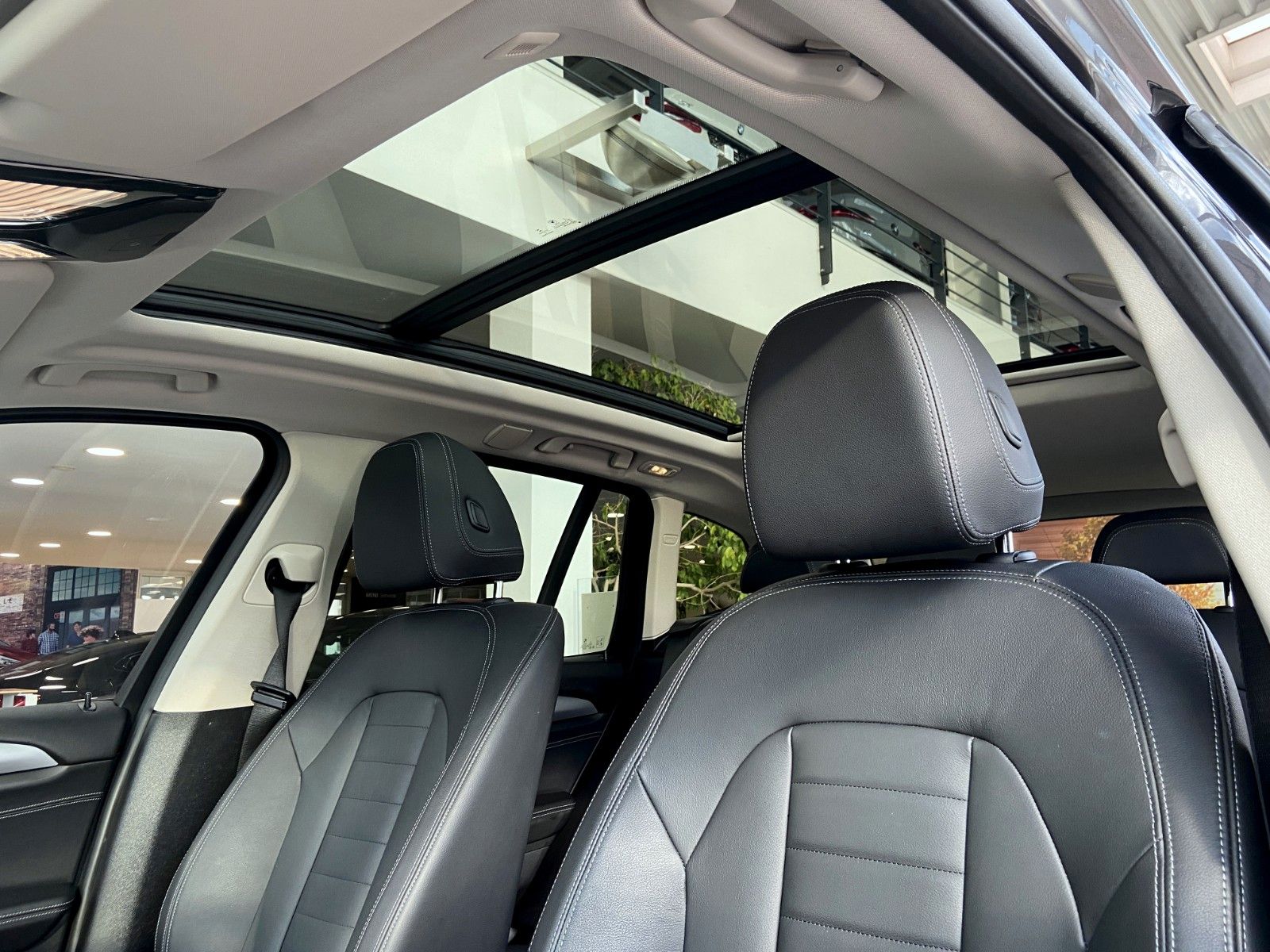 BMW X3 xDrive20i - Samsaru's Car Outlet