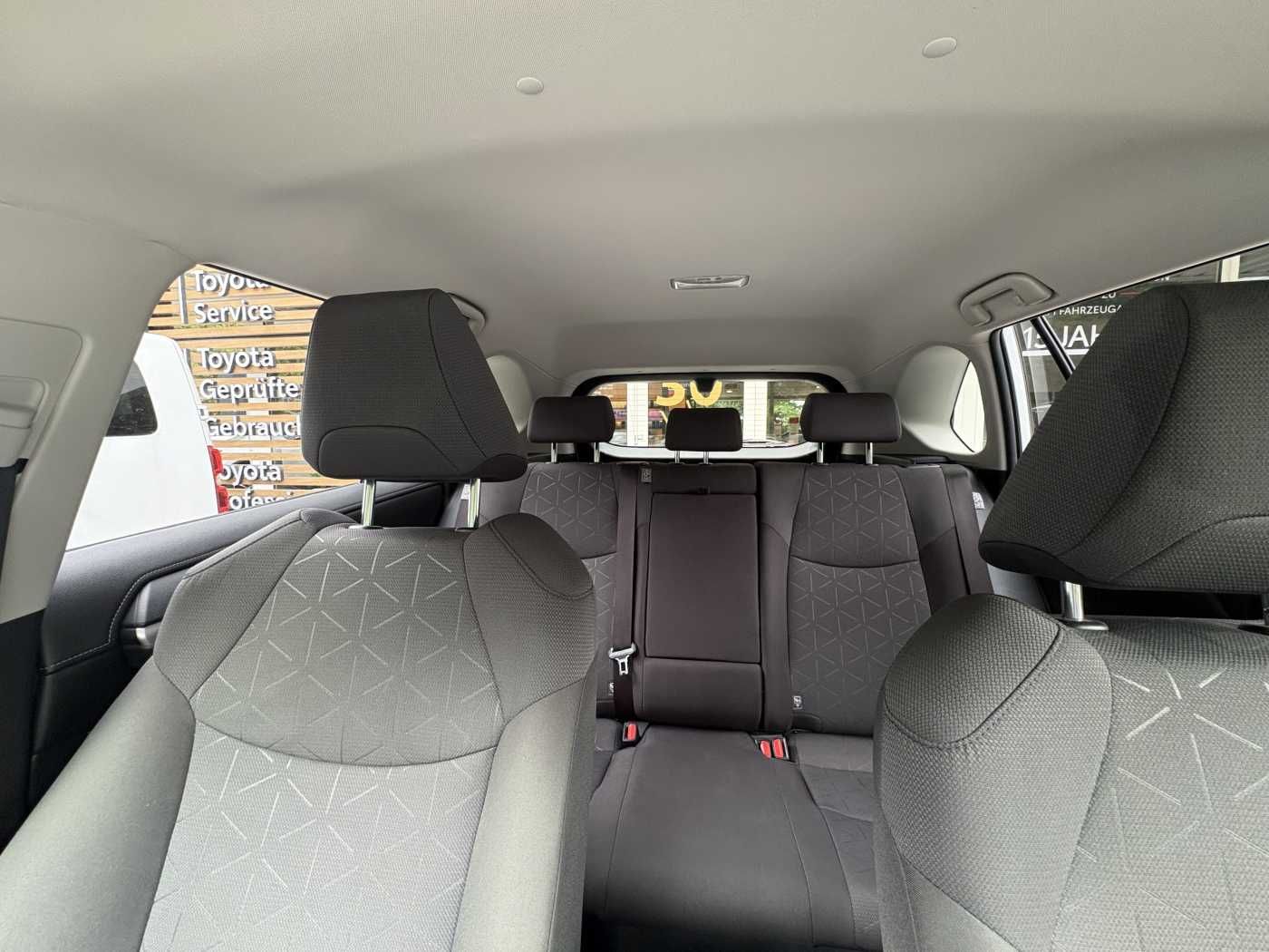 Toyota RAV4 Hybrid - Samsaru's Car Outlet