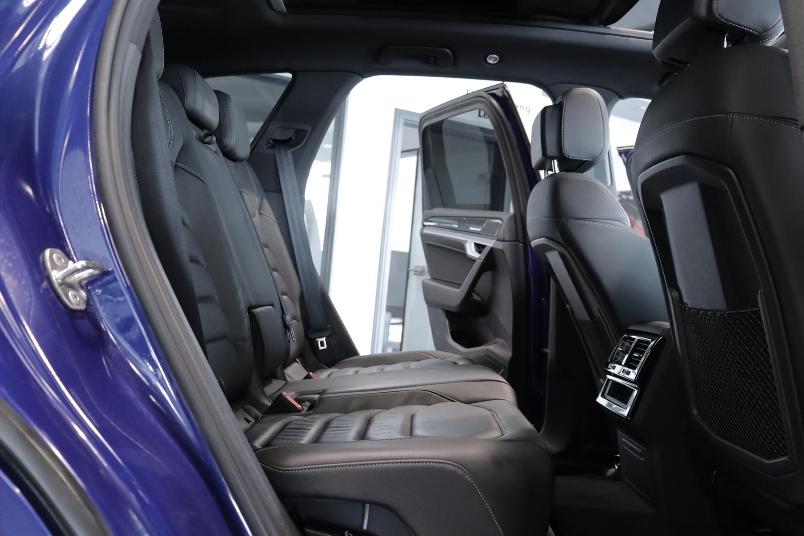 Volkswagen Touareg 3.0 TDI 4M R-LINE BLACK - Samsaru's Car Outlet