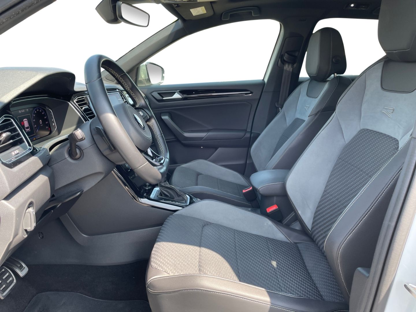 Volkswagen T-Roc R 2.0 TSI 4M DSG - Samsaru's Car Outlet