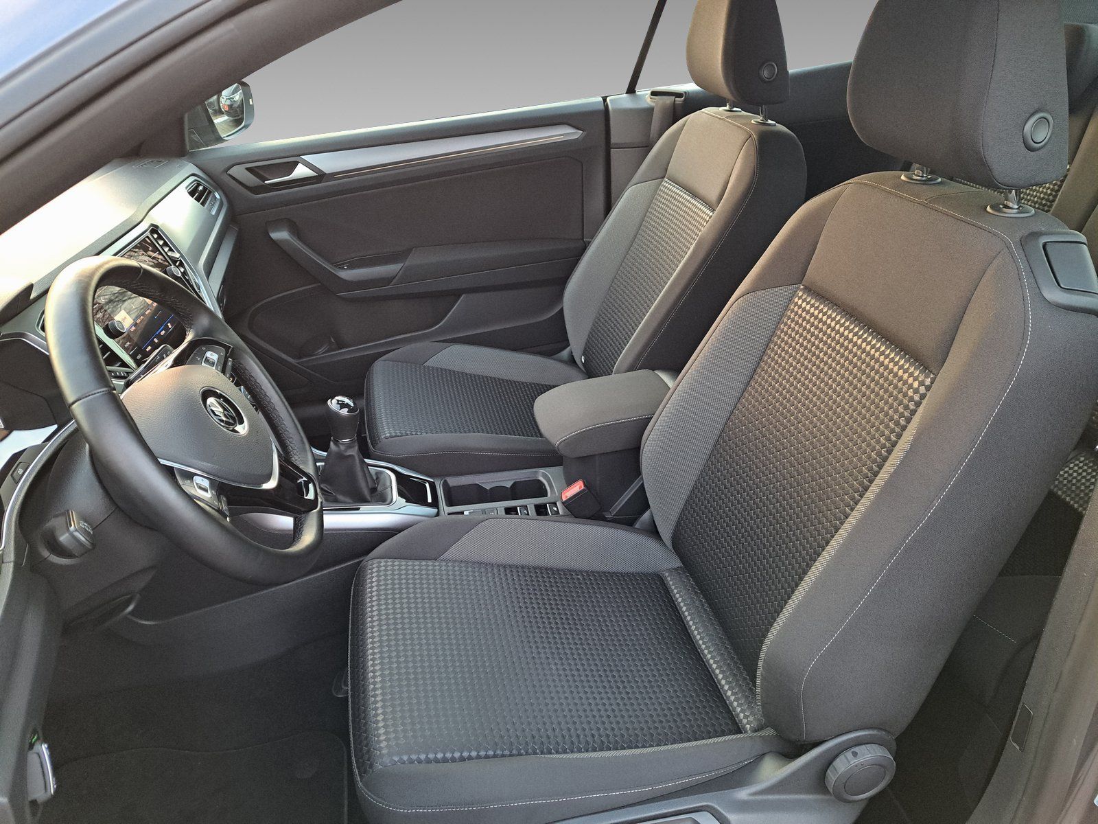 Volkswagen T-Roc 1.5 TSI Active - Samsaru's Car Outlet