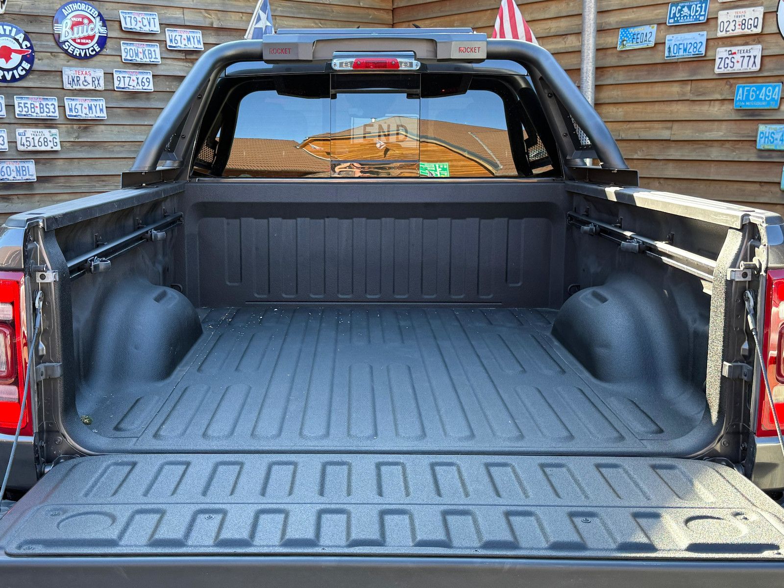 Dodge RAM 1500 5,7L BigHorn Crew Cab LED AHK 4x4 Pano
