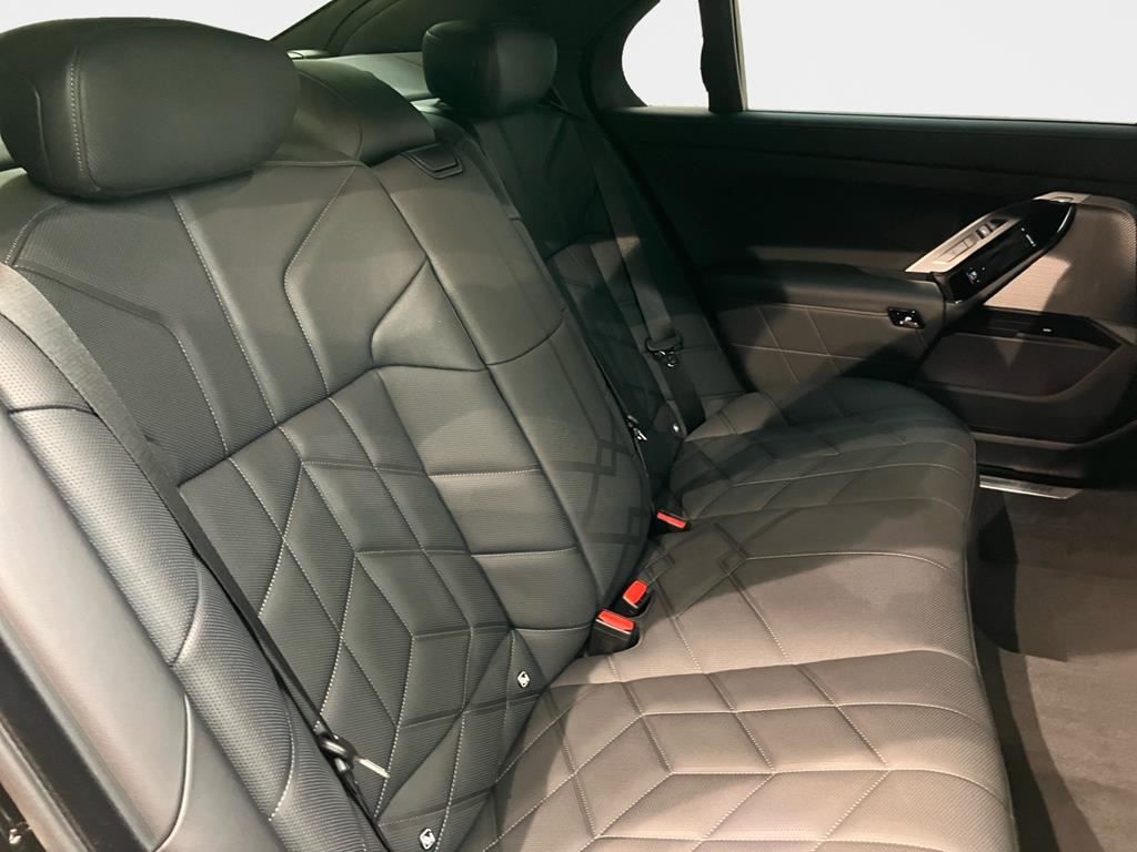 BMW 740d xDr M Sport Pro SkyLounge+TheatreScreen+AHK