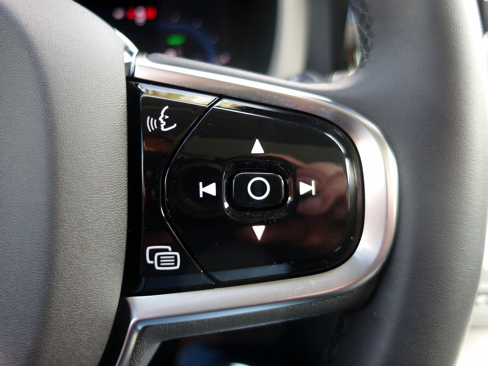 Volvo XC60 T6 AWD Plus Dark #volvocars #madebymerten