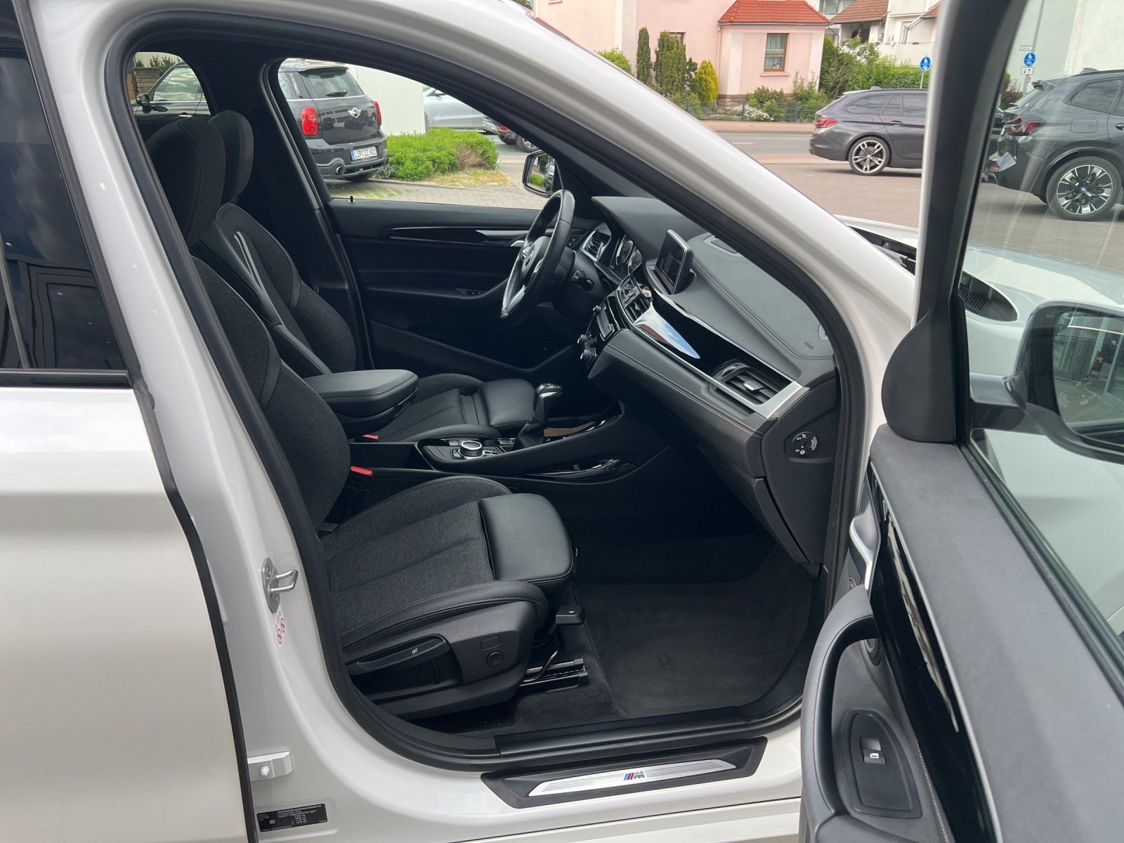 BMW X1 xDrive25e - Samsaru's Car Outlet