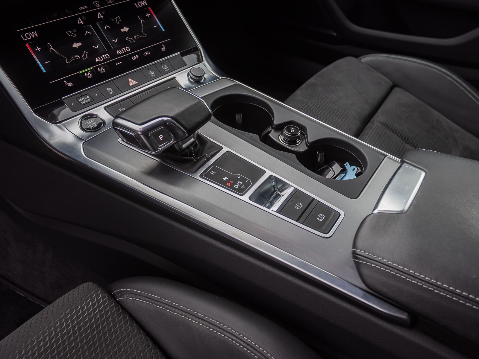 Audi A6 Avant S line 55TFSIe qu Navi Matrix HuD Stand