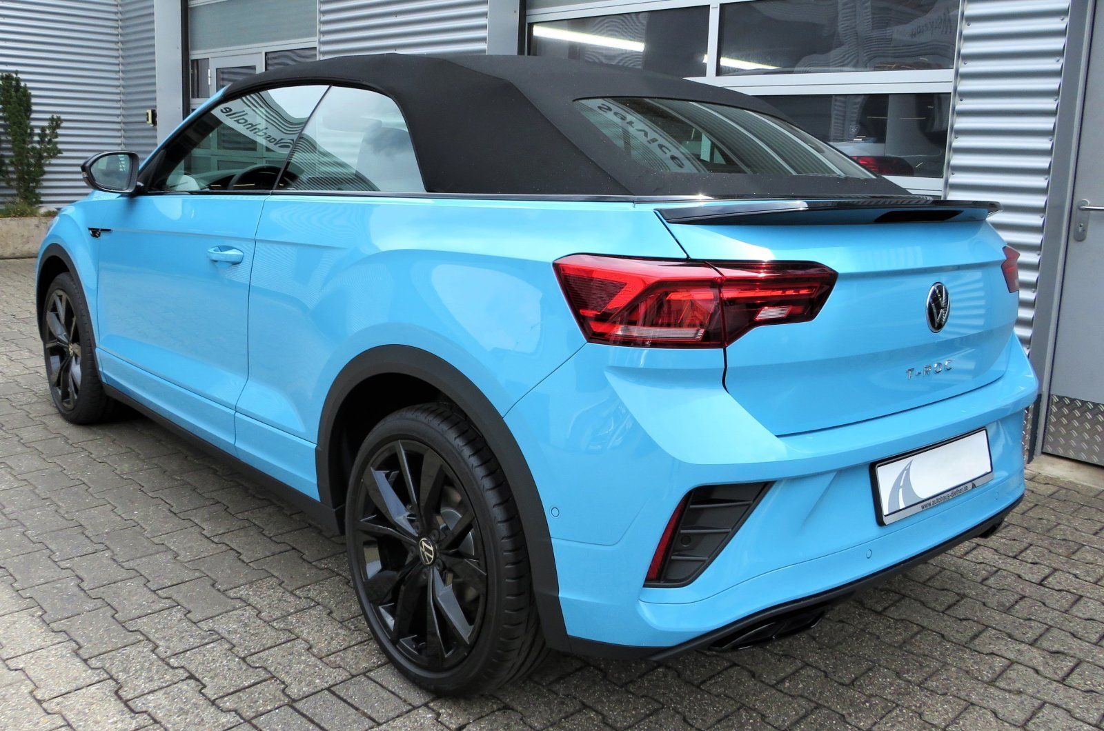 Volkswagen T-Roc 1.5 TSI DSG R-Line - Samsaru's Car Outlet