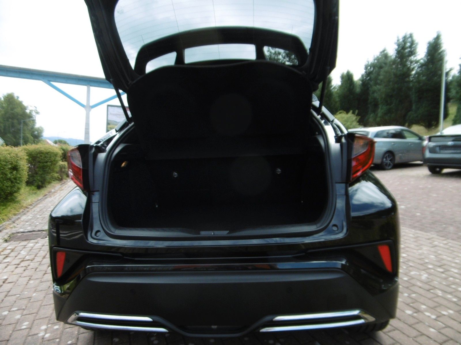Toyota C-HR Hybrid Team D - Samsaru's Car Outlet