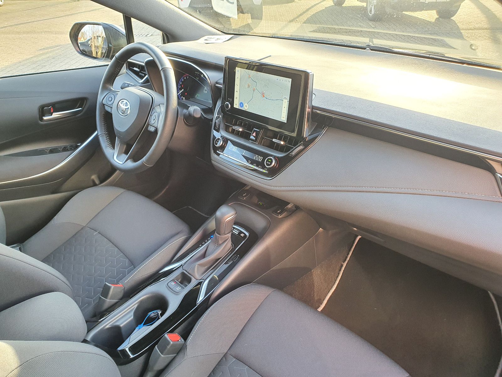 Toyota Corolla 1.8 Hybrid - Samsaru's Car Outlet