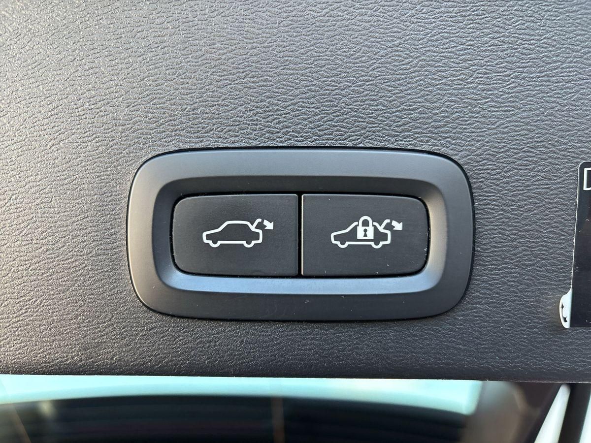 Volvo XC40 T4 Recharge R Design Expression AHK LHZ SHZ