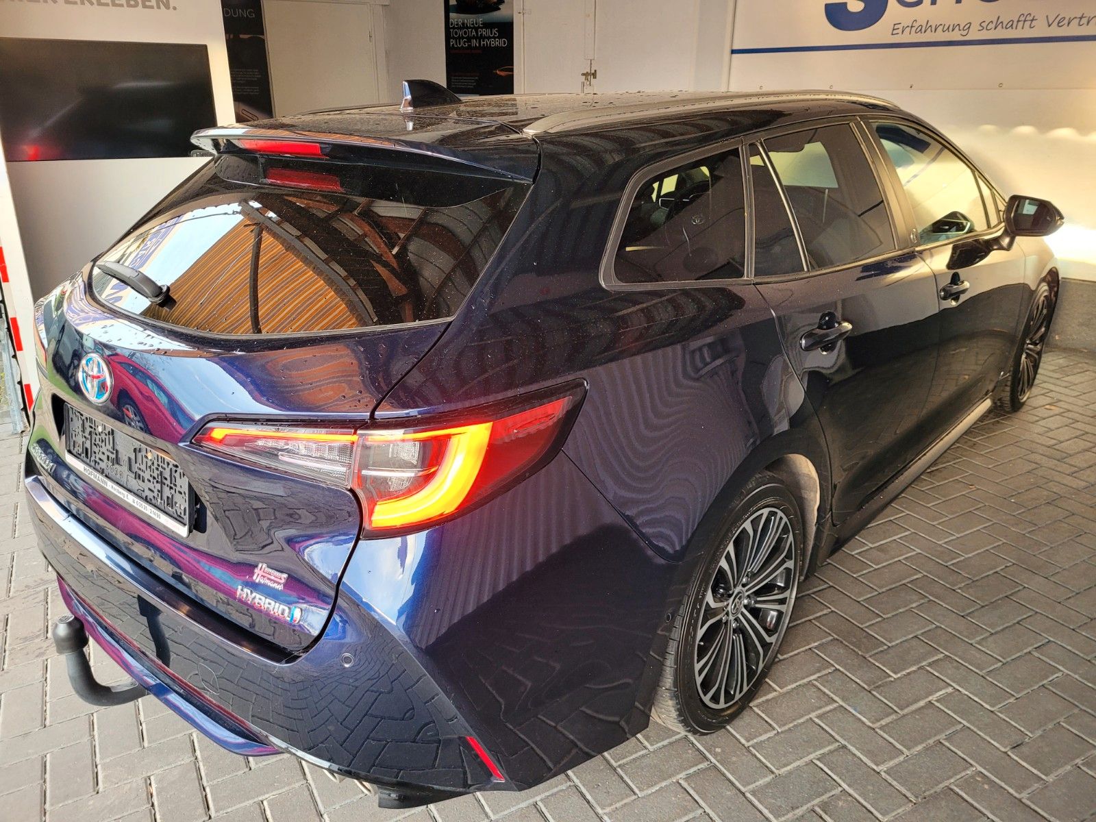 Toyota Corolla Sports Hybrid - Samsaru's Car Outlet
