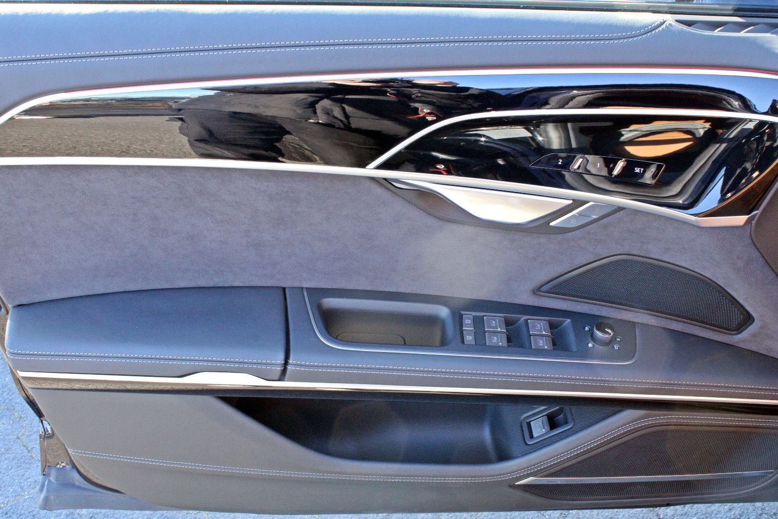 Audi A8 Lang 55TFSI PANO AHK FONDPAKET DIGITAL LED" → "Audi A8 Lang 55TFSI - Samsaru's Car Outlet