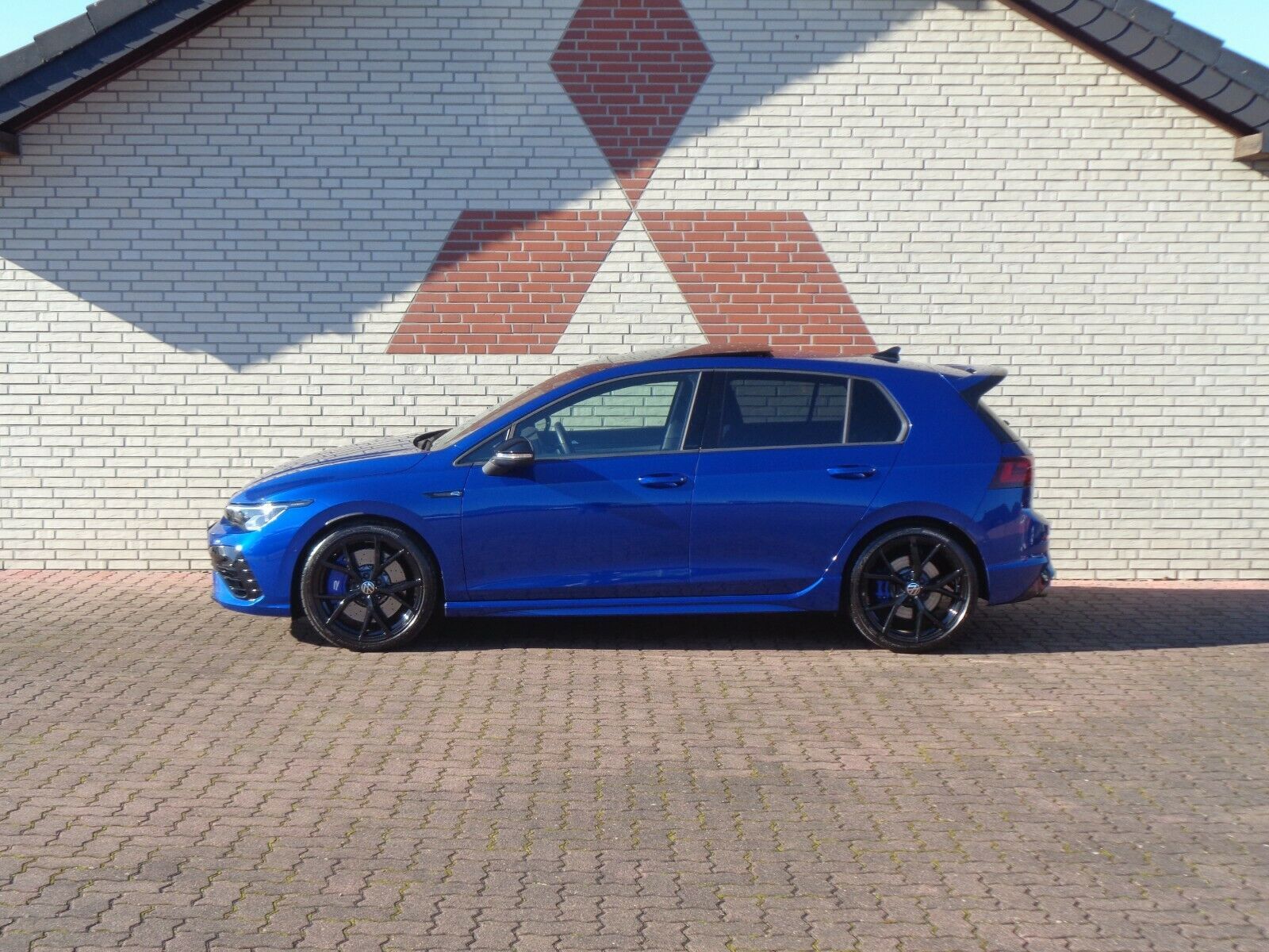 Volkswagen Golf VIII R 4Motion - Samsaru's Car Outlet