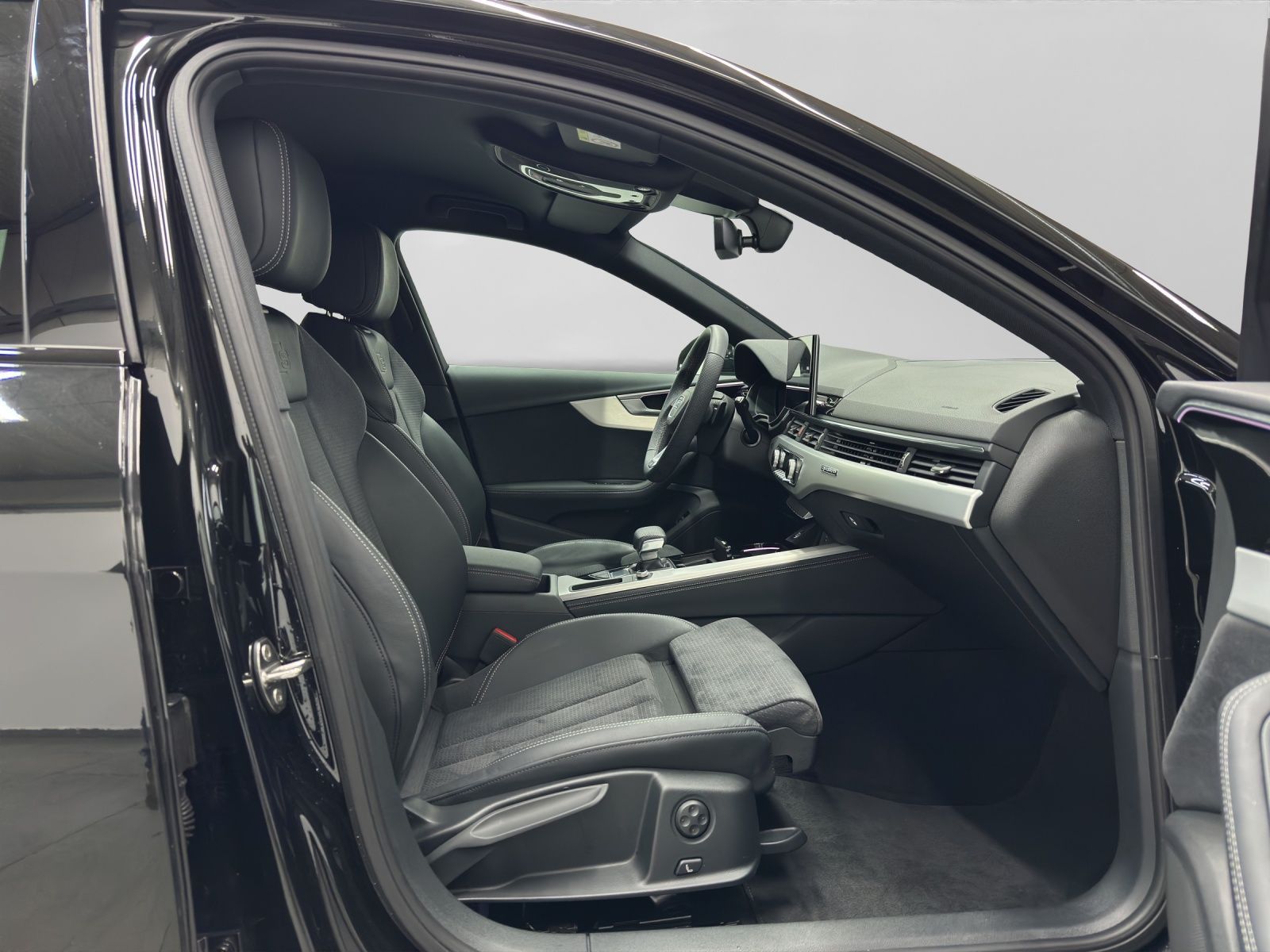 Audi A4 Avant 40 TFSI Q 2x S LINE MATRIX AHK LM19 KAM