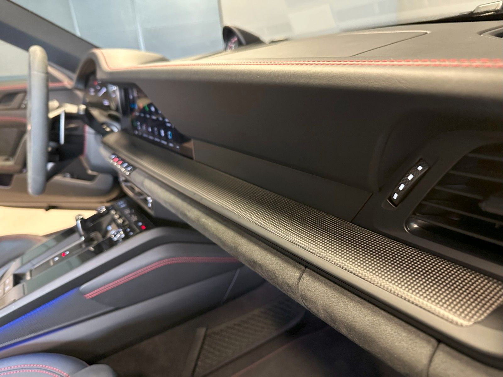 Porsche 992 Carrera 4 GTS Coupe - Samsaru's Car Outlet