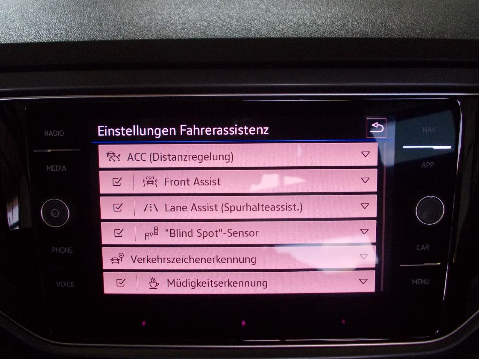 Volkswagen T-Roc R-Line - Samsaru's Car Outlet