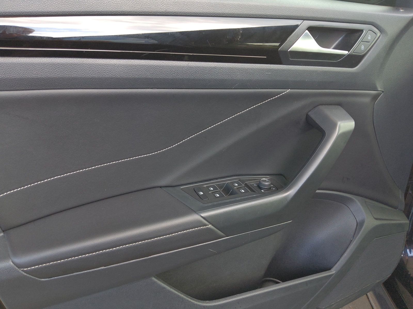 Volkswagen T-Roc R-Line 4Motion 2.0 TSI - Samsaru's Car Outlet