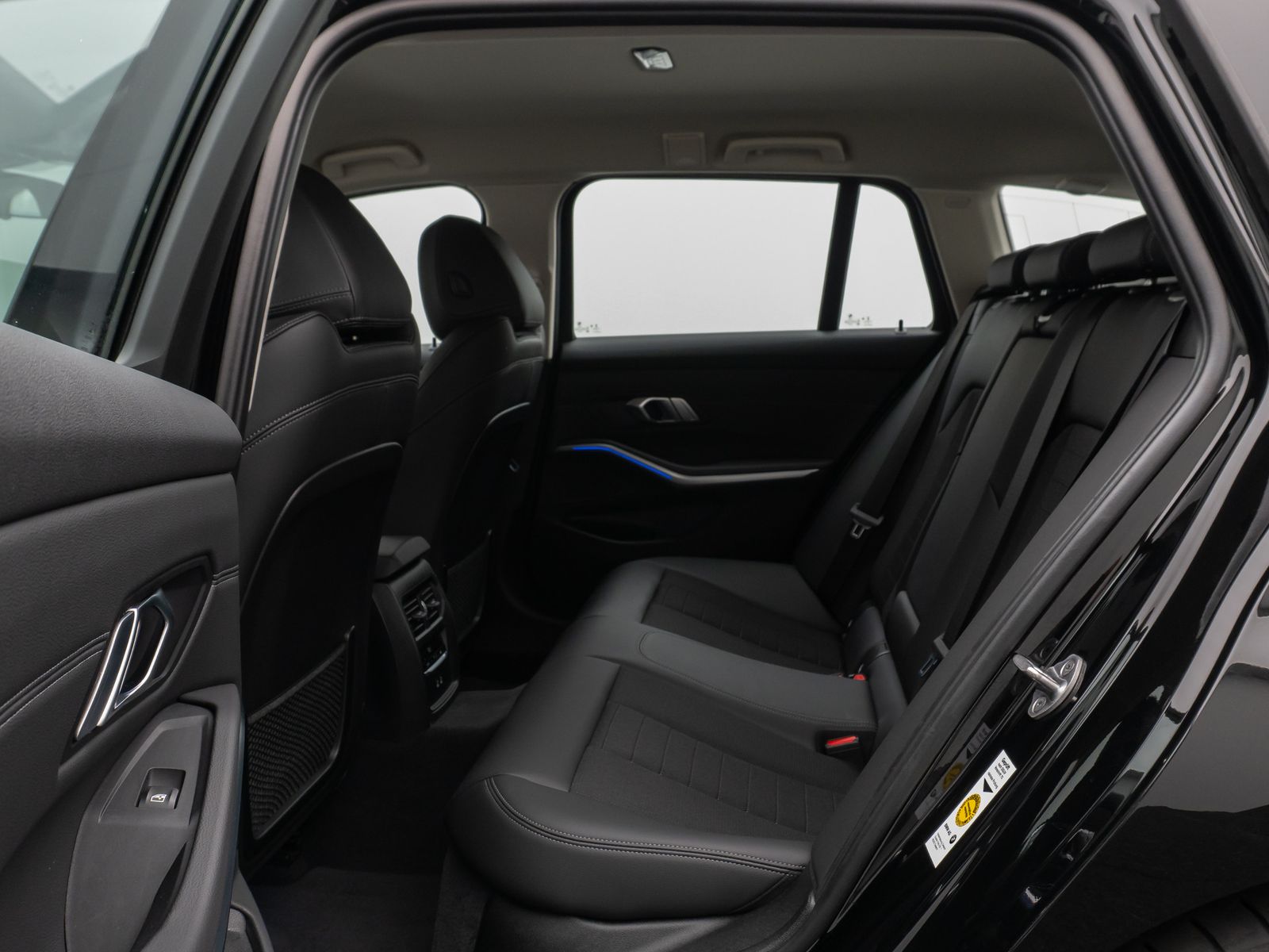 BMW 320d SportLine - Samsaru's Car Outlet