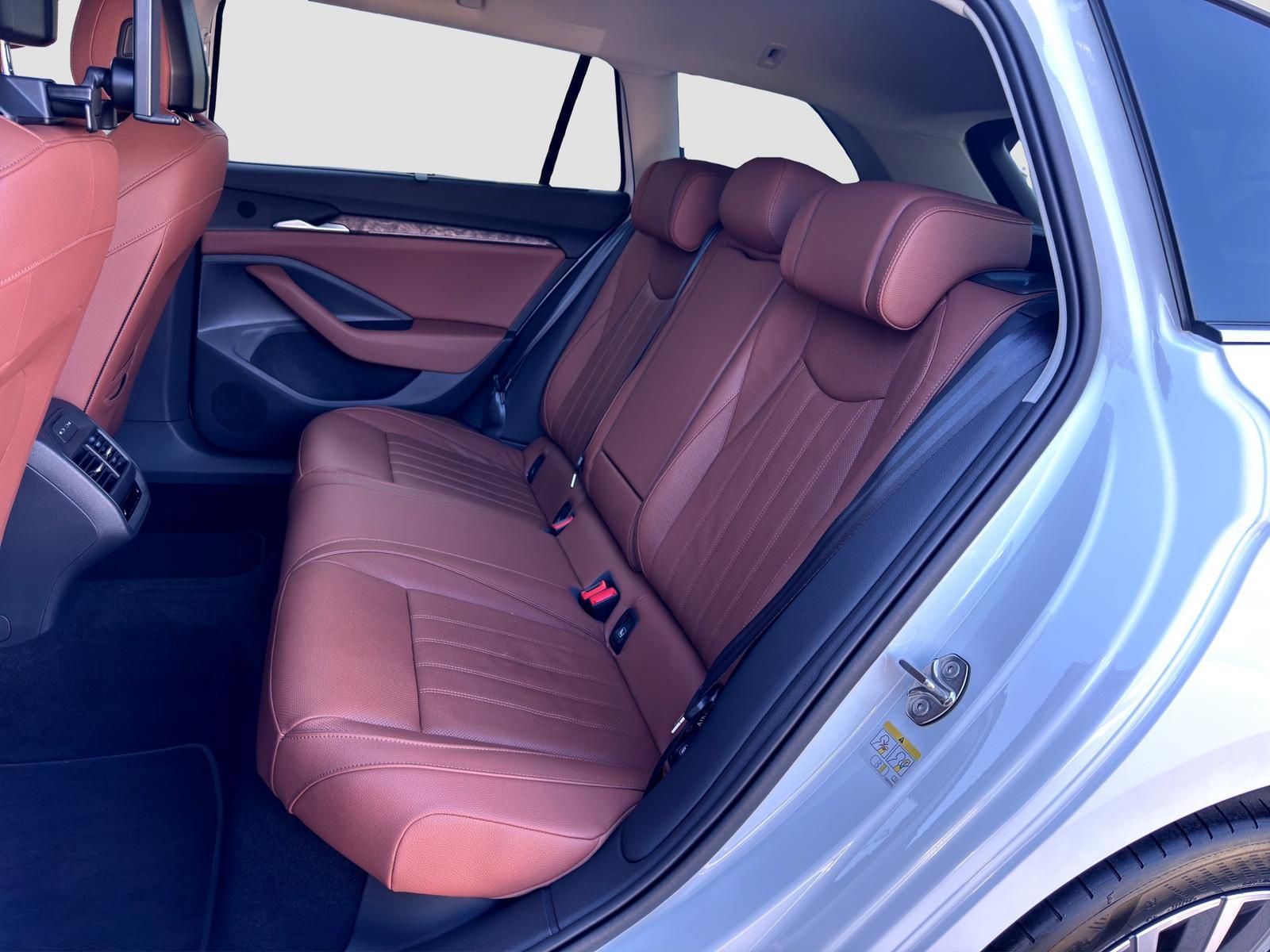 Skoda Superb 4x4 L&K*STHZ*AHK*360*ACC*HUD*LEDER*CANTON